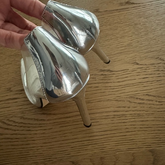 EXPRESS Classic Clear Pointed Toe Pumps women’s size 9 but run like a true 8 - Picture 4 of 4